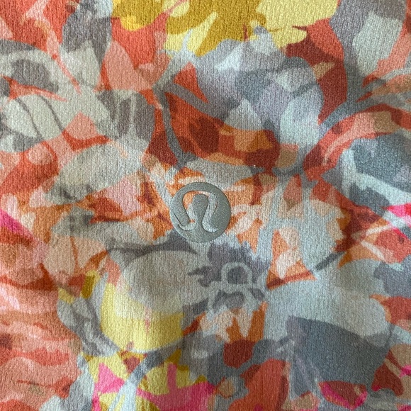 Lululemon Floral Leggings Size 6 NWOT - Picture 3 of 4